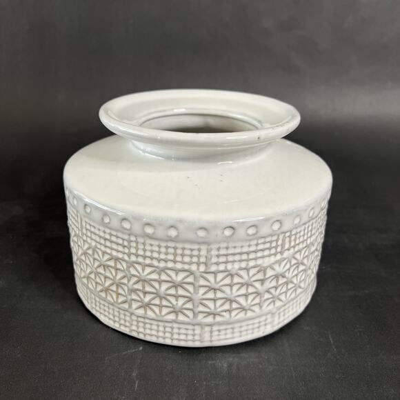 Vintage White Textured Ceramic Pot Short MCM Italian Style Unmarked Planter - Picture 1 of 5
